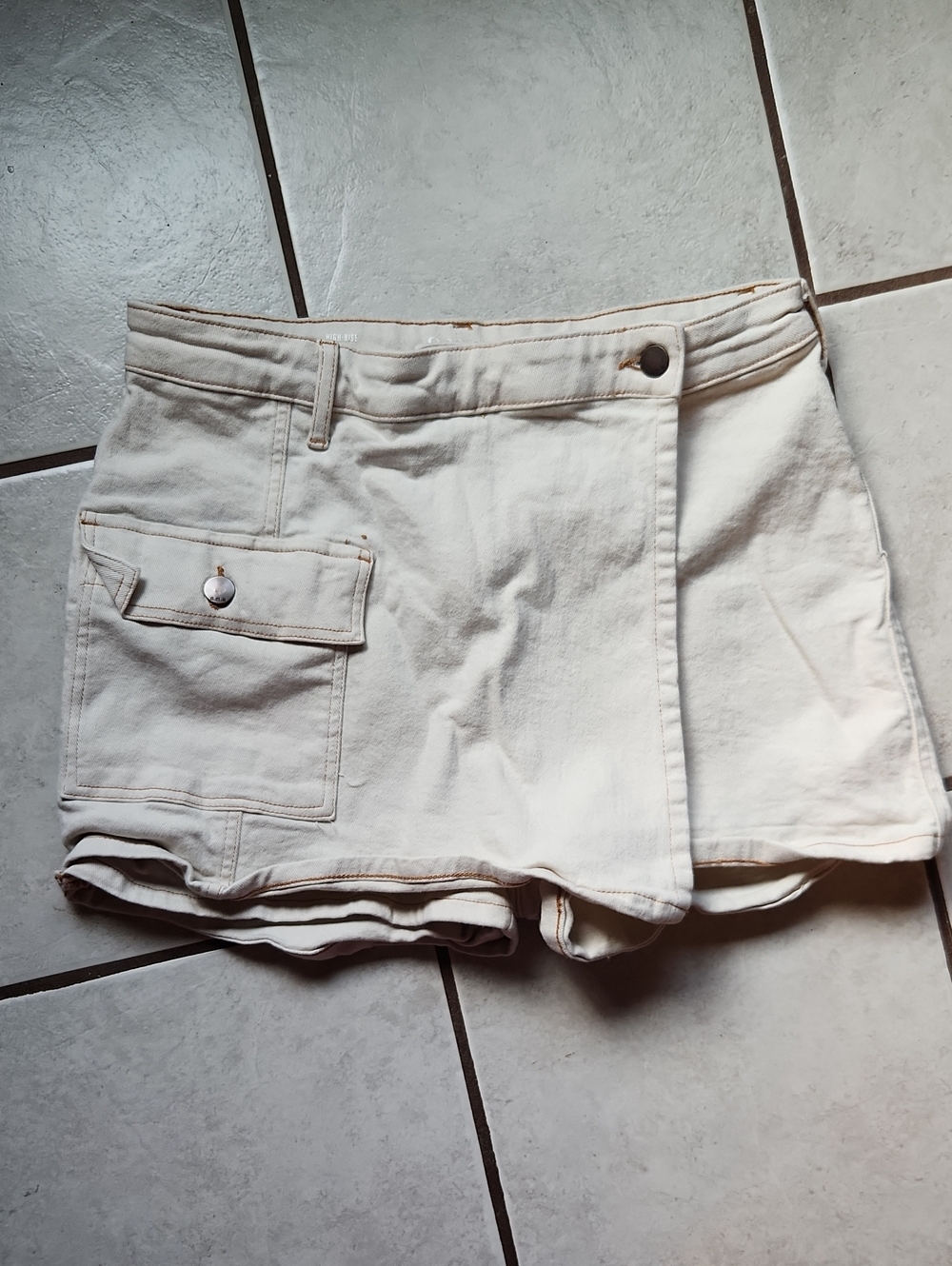 Women’s Cream Utility Skort Shorts